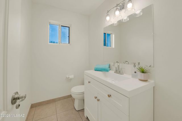 1015 N Camino Del Codorniz, Tucson, AZ 85748