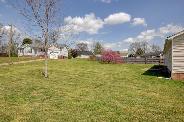 112 Pappy Dr, Oak Grove, KY 42262