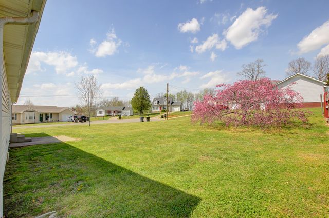 112 Pappy Dr, Oak Grove, KY 42262