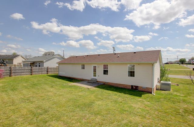 112 Pappy Dr, Oak Grove, KY 42262