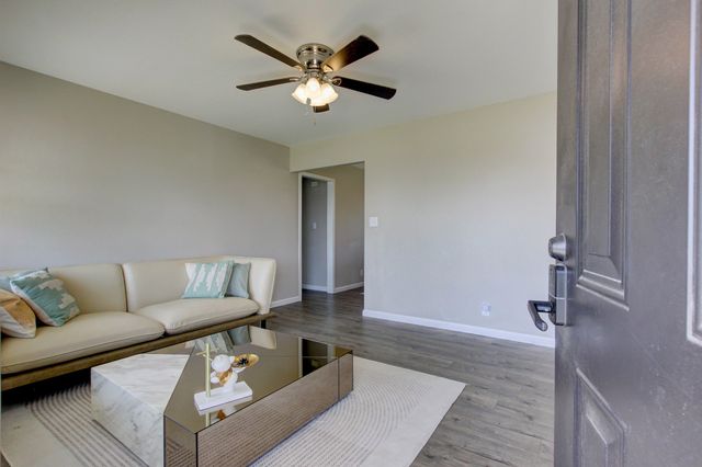 112 Pappy Dr, Oak Grove, KY 42262