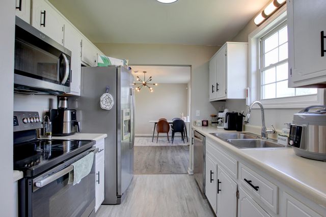 112 Pappy Dr, Oak Grove, KY 42262