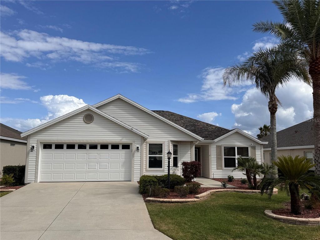 Image 1 of property listing at 1106 HOLLYHOCK WAY, The Villages, FL 32163