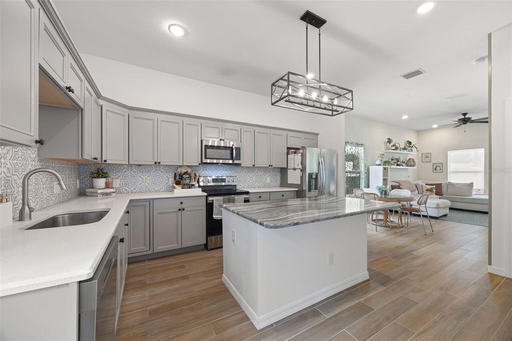 Image 5 of property listing at 3403 E 10TH AVENUE, Tampa, FL 33605
