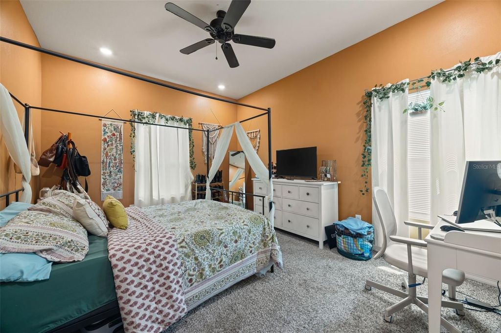 Image 9 of property listing at 3403 E 10TH AVENUE, Tampa, FL 33605