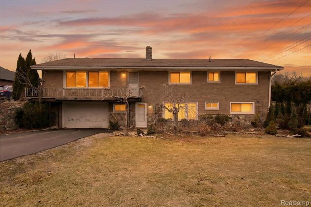 7975 Bendix Road, Genoa Township, MI 48114