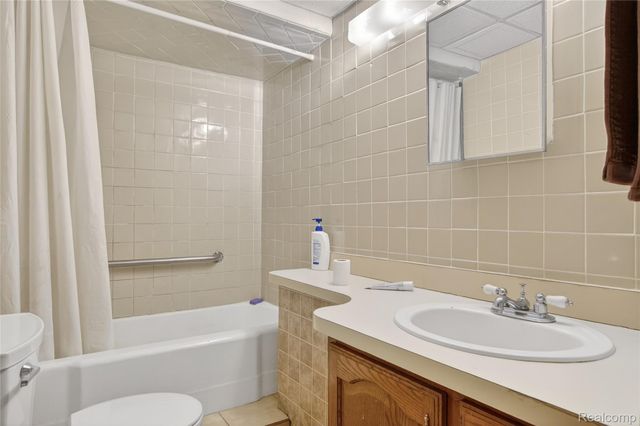 7975 Bendix Road, Genoa Township, MI 48114