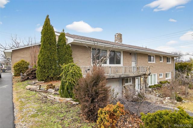 7975 Bendix Road, Genoa Township, MI 48114