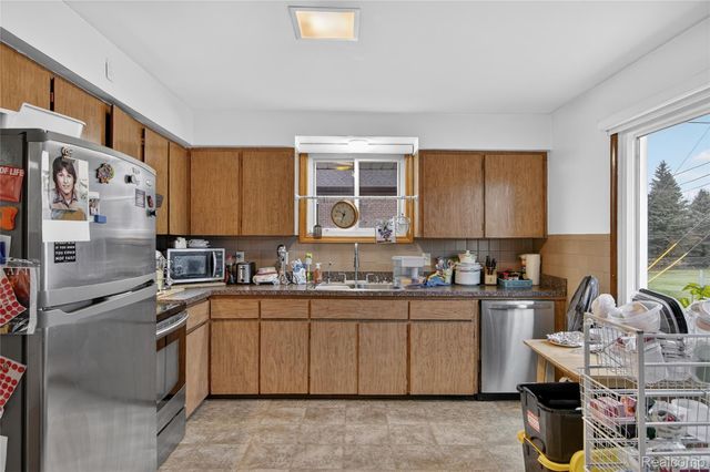 7975 Bendix Road, Genoa Township, MI 48114