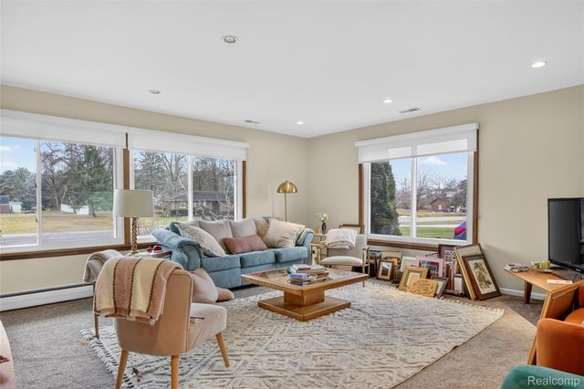 7975 Bendix Road, Genoa Township, MI 48114