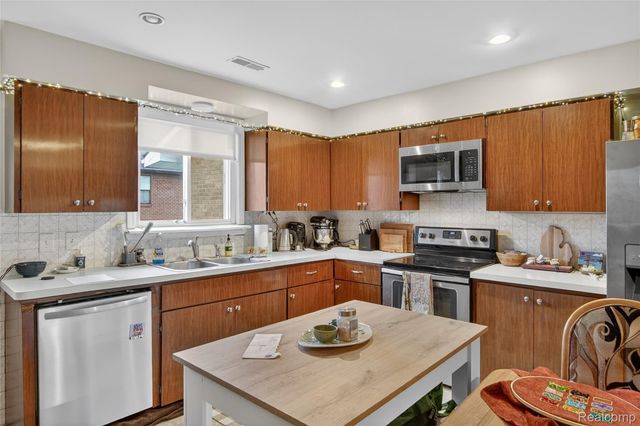 7975 Bendix Road, Genoa Township, MI 48114