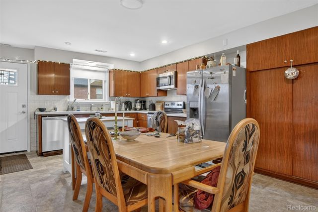 7975 Bendix Road, Genoa Township, MI 48114