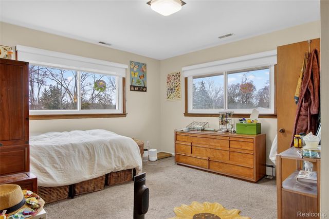 7975 Bendix Road, Genoa Township, MI 48114