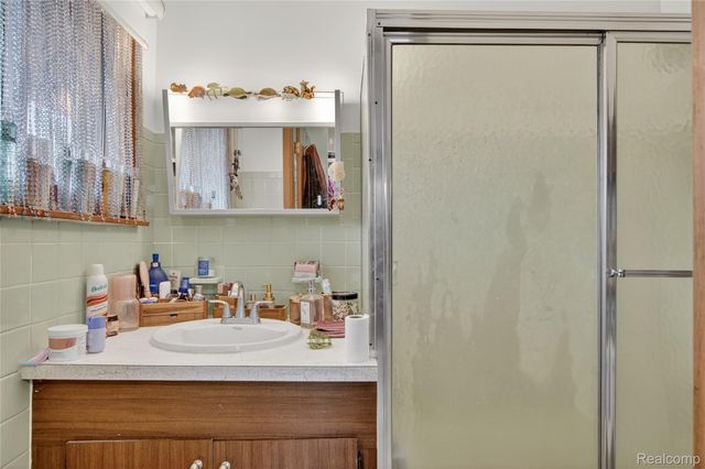 7975 Bendix Road, Genoa Township, MI 48114