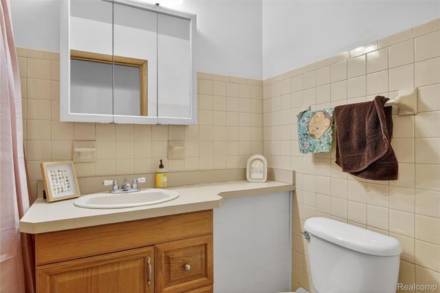 7975 Bendix Road, Genoa Township, MI 48114