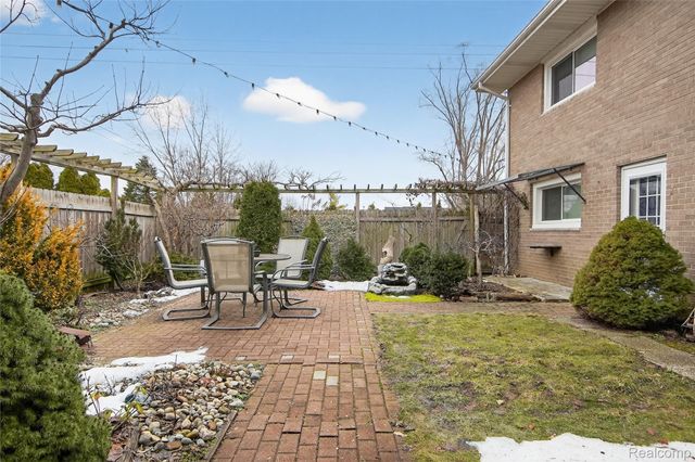 7975 Bendix Road, Genoa Township, MI 48114