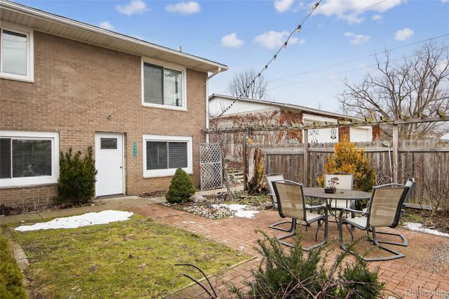 7975 Bendix Road, Genoa Township, MI 48114