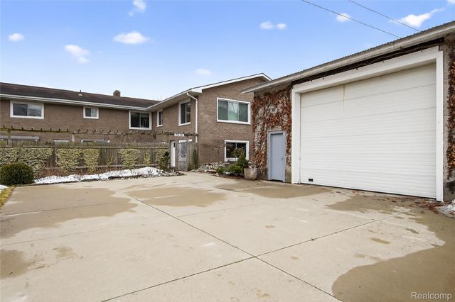 7975 Bendix Road, Genoa Township, MI 48114