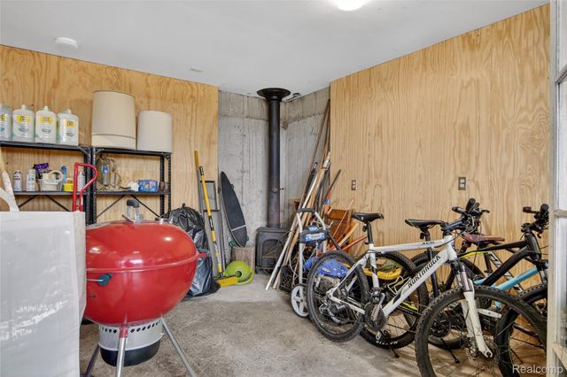 7975 Bendix Road, Genoa Township, MI 48114