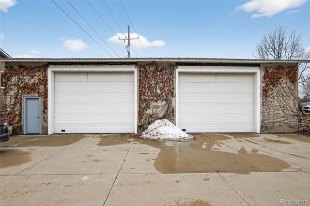 7975 Bendix Road, Genoa Township, MI 48114