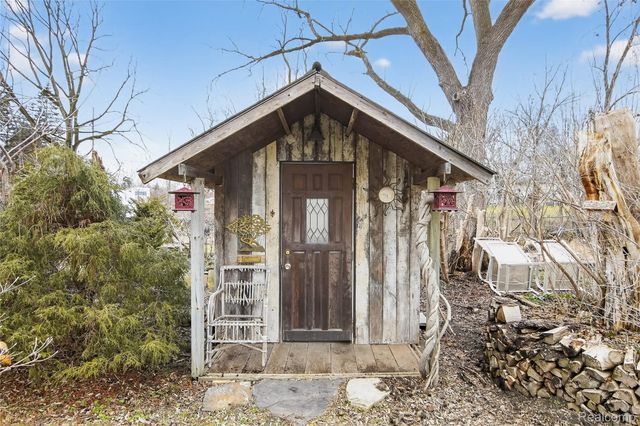 7975 Bendix Road, Genoa Township, MI 48114