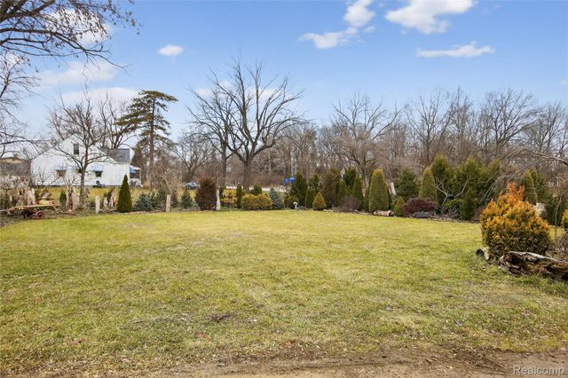 7975 Bendix Road, Genoa Township, MI 48114