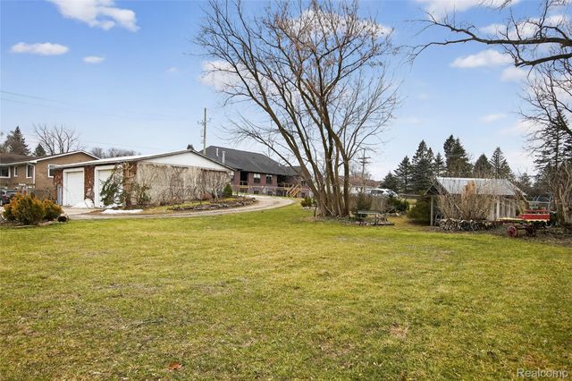 7975 Bendix Road, Genoa Township, MI 48114