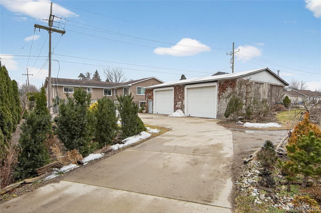 7975 Bendix Road, Genoa Township, MI 48114