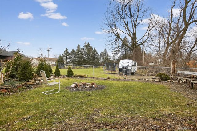 7975 Bendix Road, Genoa Township, MI 48114