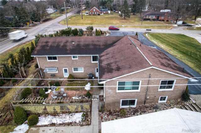 7975 Bendix Road, Genoa Township, MI 48114