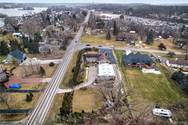 7975 Bendix Road, Genoa Township, MI 48114