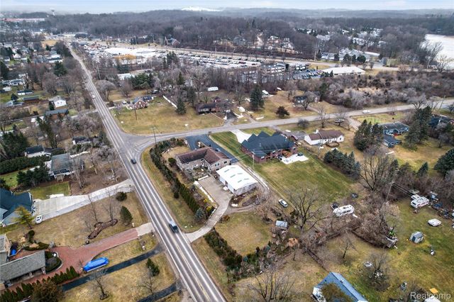 7975 Bendix Road, Genoa Township, MI 48114