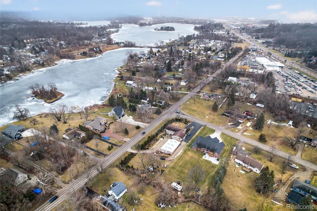 7975 Bendix Road, Genoa Township, MI 48114