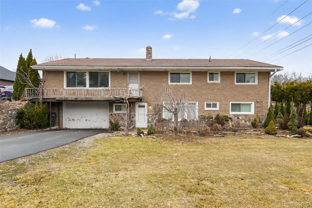 7975 Bendix Road, Genoa Township, MI 48114