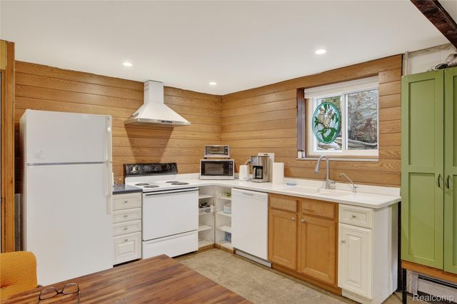 7975 Bendix Road, Genoa Township, MI 48114