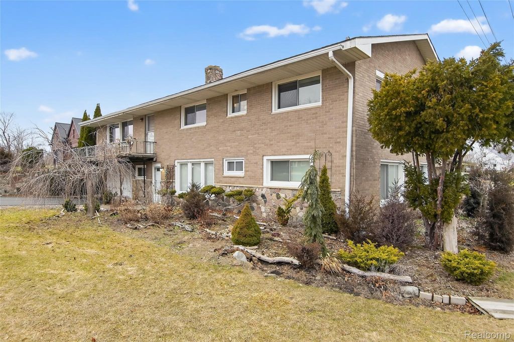 7975 Bendix Road, Genoa Township, MI 48114