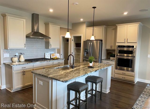 4913 Glenora Drive 98, Orion Charter Township, MI 48359