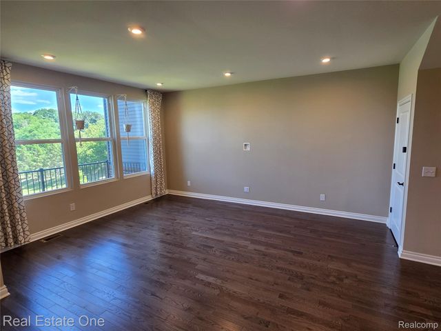 4913 Glenora Drive 98, Orion Charter Township, MI 48359