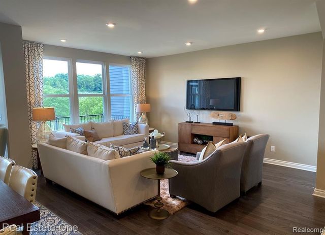 4913 Glenora Drive 98, Orion Charter Township, MI 48359