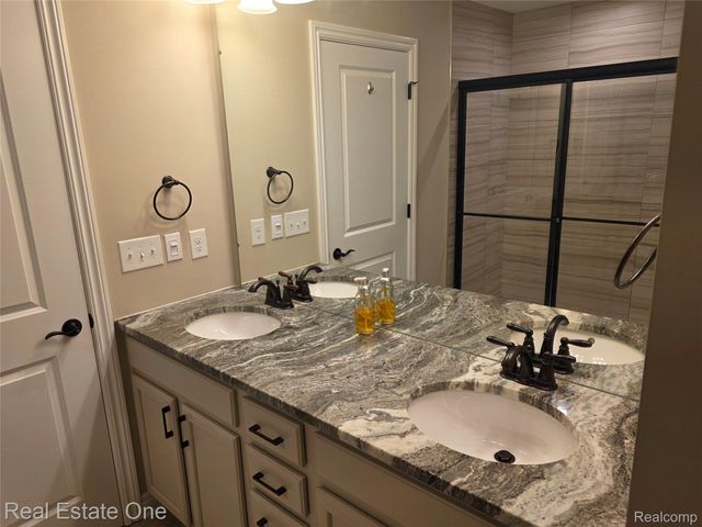 4913 Glenora Drive 98, Orion Charter Township, MI 48359