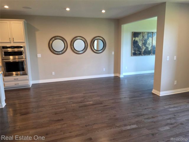 4913 Glenora Drive 98, Orion Charter Township, MI 48359