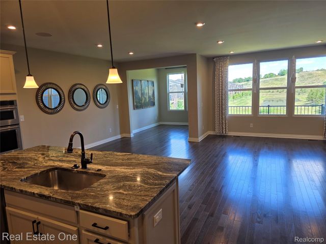 4913 Glenora Drive 98, Orion Charter Township, MI 48359