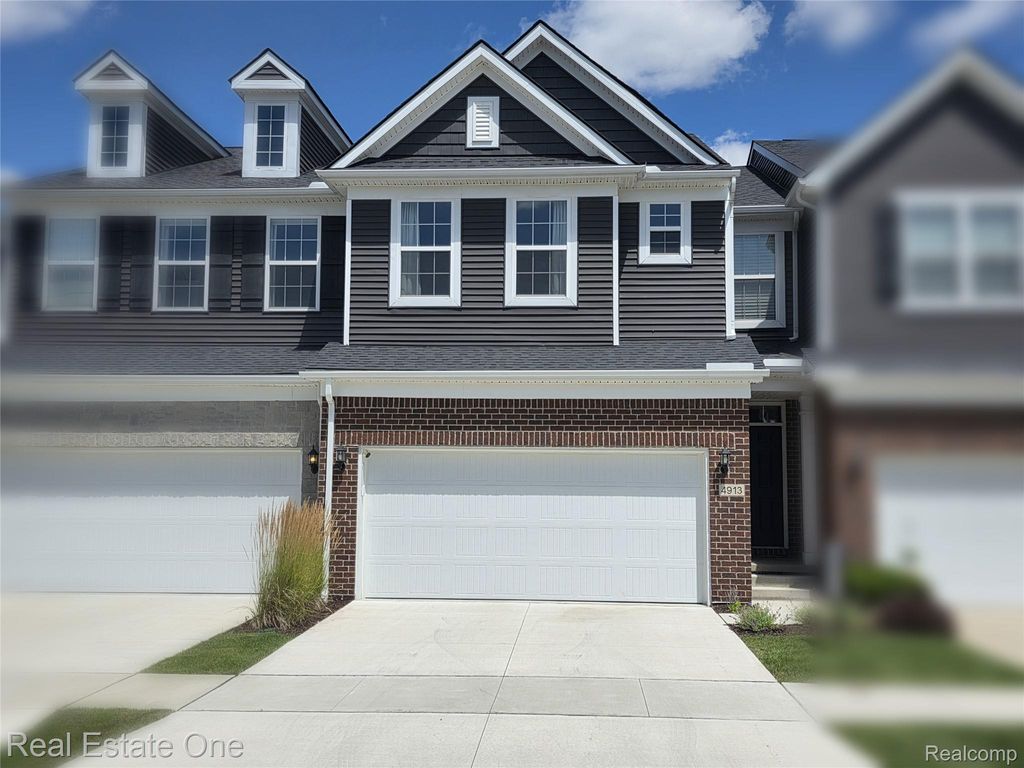 4913 Glenora Drive 98, Orion Charter Township, MI 48359