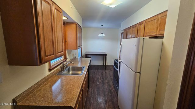 77 Chapel Place, Amsterdam, NY 12010