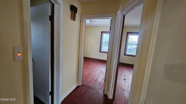 77 Chapel Place, Amsterdam, NY 12010