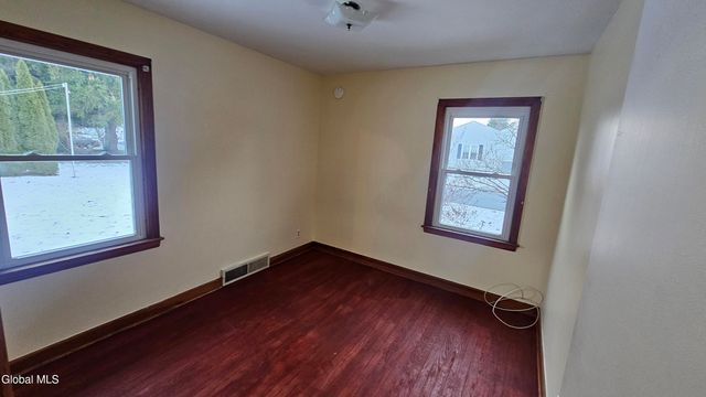 77 Chapel Place, Amsterdam, NY 12010