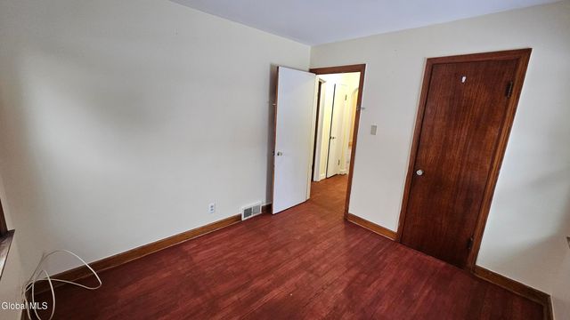 77 Chapel Place, Amsterdam, NY 12010