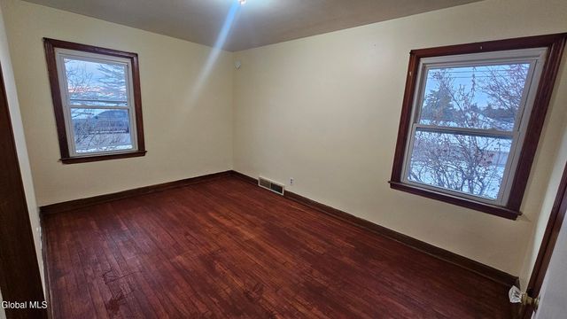 77 Chapel Place, Amsterdam, NY 12010