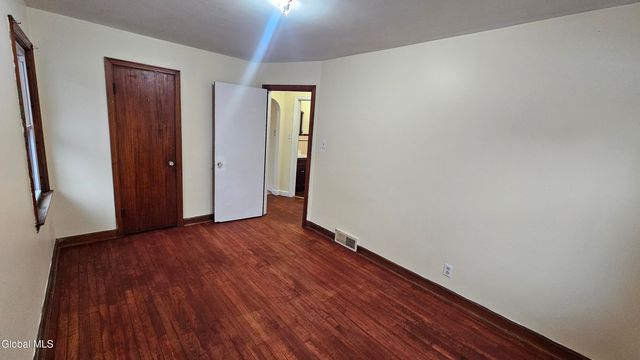 77 Chapel Place, Amsterdam, NY 12010