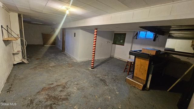 77 Chapel Place, Amsterdam, NY 12010